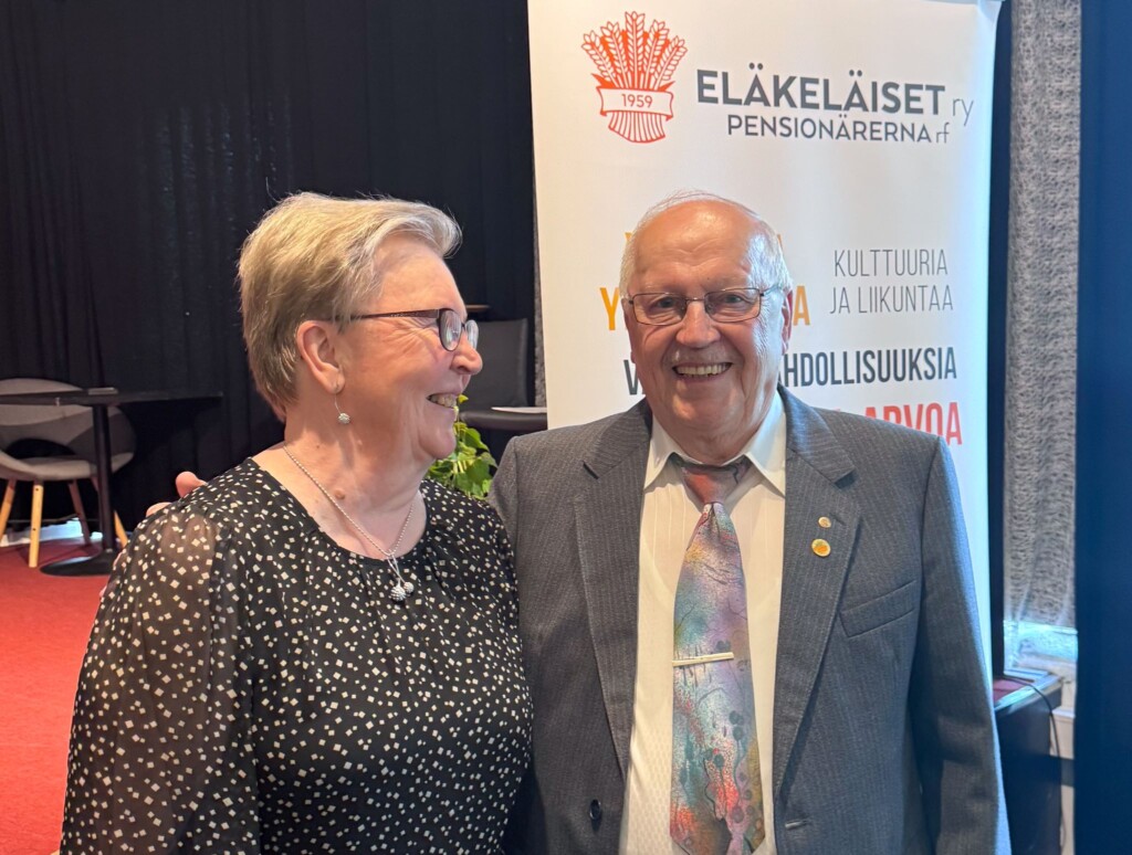 Juhlan juontanut 60-vuotiaan Keski-Suomen Aluejärjestön varapuheenjohtaja Marja-Leena Kytölä Hankasalmelta ja puheenjohtaja Viljo Kumpulainen. 