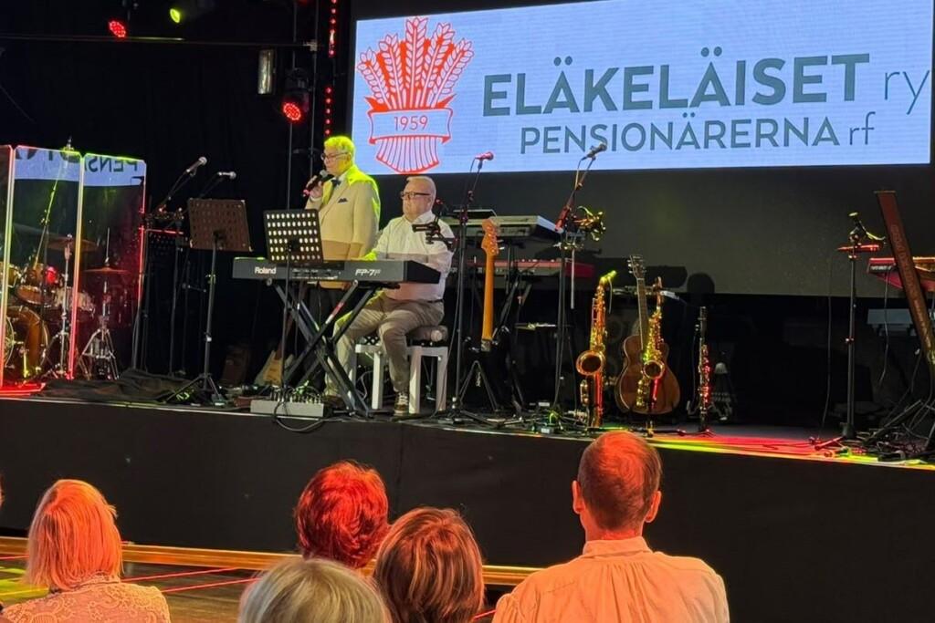 Kuiskettasi kaipaan, Mariu. Veikko Kettunen/Oulun Työväen Eläkeläiset. Säestäjänä Reijo Westerholm.